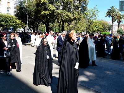 ...alla presenza dei tanti pellegrini accorsi in citt�. In barese questi ultimi vengono soprannominati �ziaz�